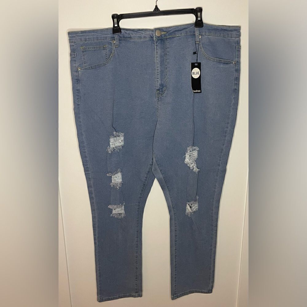 P32 NWT boohoo BLUE Size 22 Distressed Light Wash Skinny Jeans